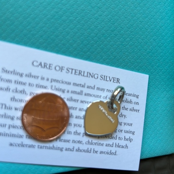 100% Authentic Tiffany&Co SS Charm with clasping ring - NEW - Picture 7 of 7